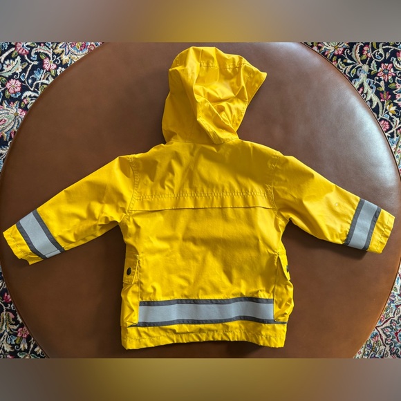 BabyGAP Rain Jacket with Toggles (2T) - Picture 2 of 8